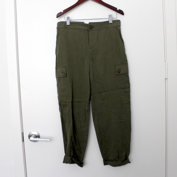 Banana Republic Pants - Banana Republic Green Cargo-Style Pants Banana Republic Pants - Banana Republic Green Cargo-Style Pants